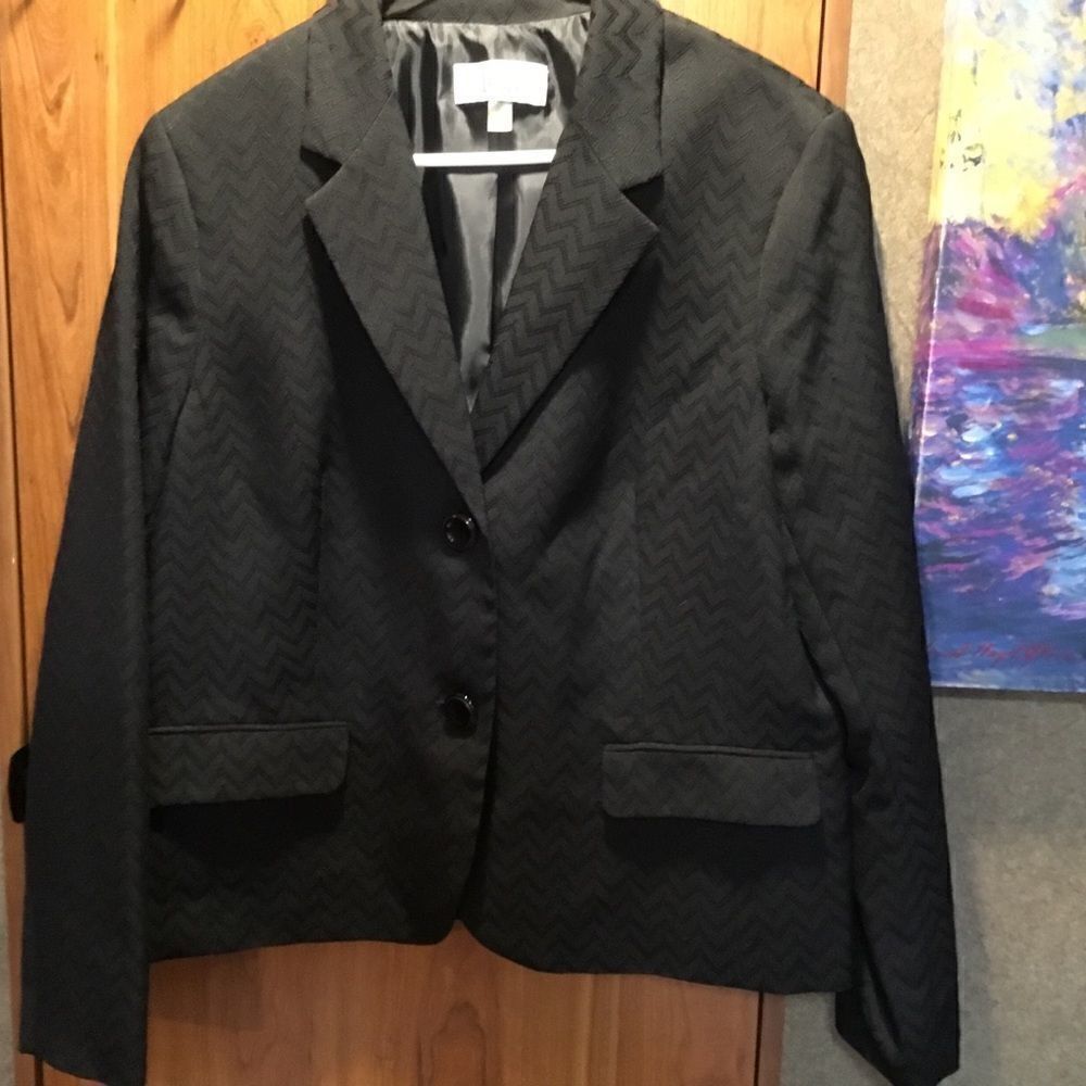 NWOT. LeSuit Brand Women’s Black Suit Jacket Size 18